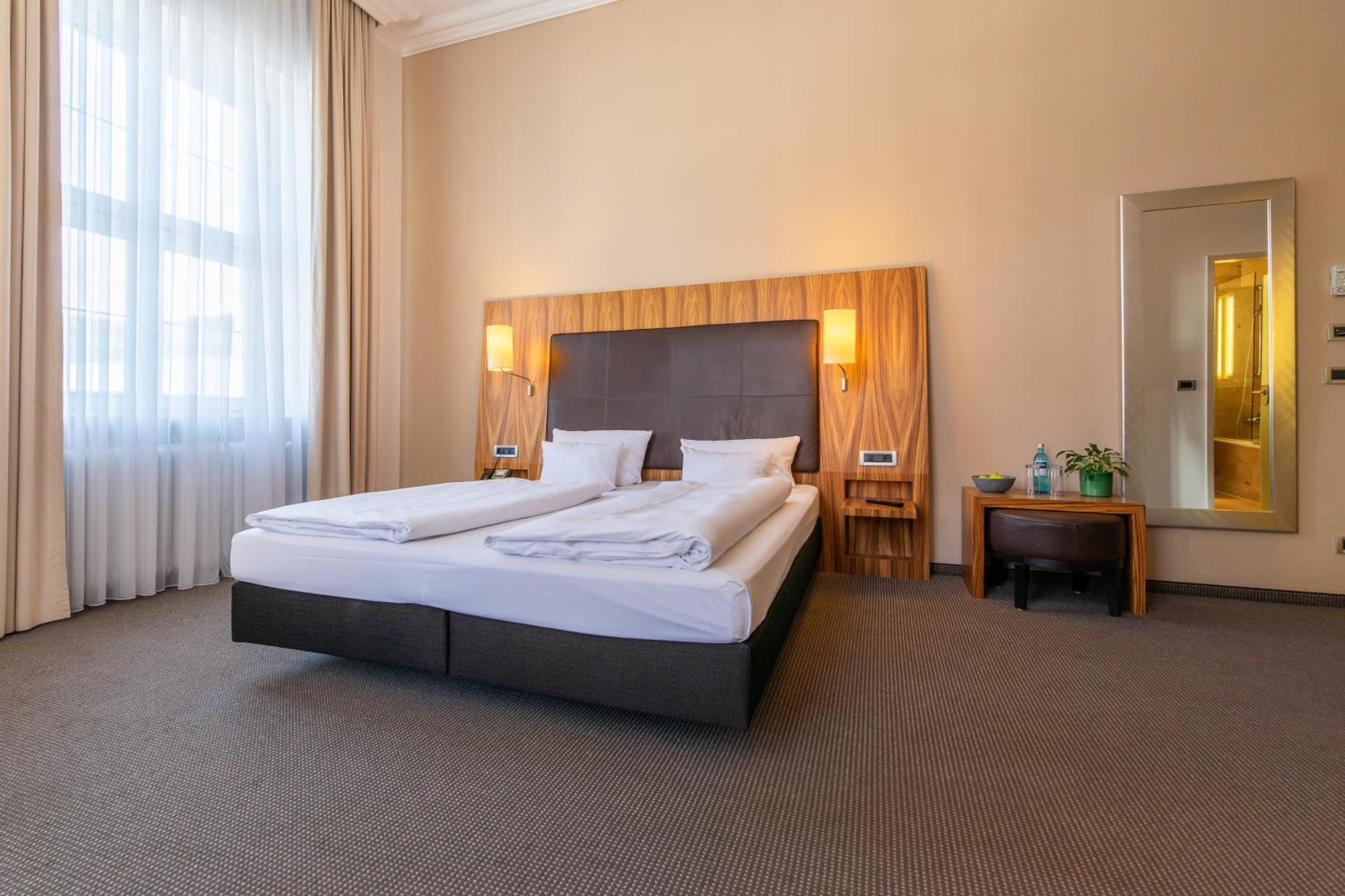 Herzogshof - Boutique-Hotel Am Dom Регенсбург Экстерьер фото