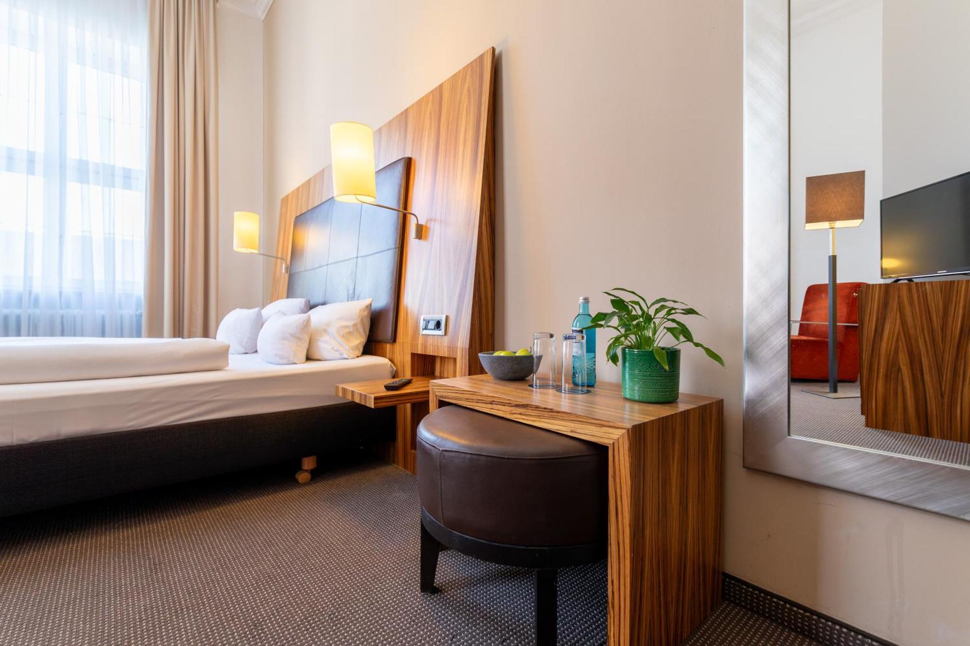 Herzogshof - Boutique-Hotel Am Dom Регенсбург Экстерьер фото